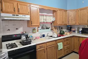 953 Elizabeth St, Elgin, IL 60120 - Photo 2