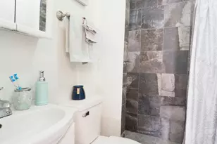 2115 W Wellington Ave, Chicago, IL 60618 - Photo 32