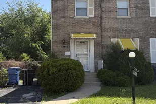 9815 S Clyde Ave, Chicago, IL 60617 - Photo 2