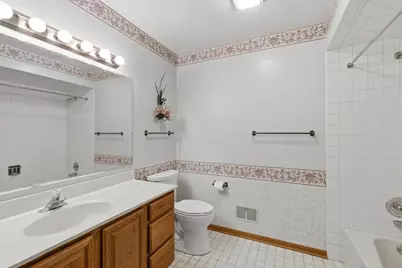 9242 N Washington Street, Niles, IL 60714 - Photo 18