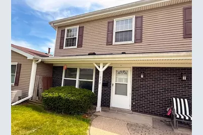 1302 Kingsbury Drive #E, Hanover Park, IL 60133 - Photo 2