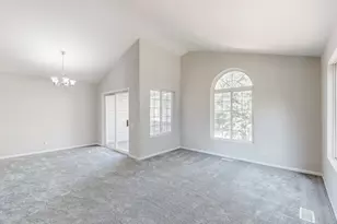 1860 Middlebury Dr, Aurora, IL 60503 - Photo 6