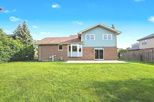 9220 Frances Ln, Orland Park, IL 60462 - Photo 2