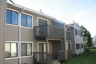 995 S Pinetree Circle, Buffalo Grove, IL 60089 - Photo 2