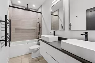 2147 W Thomas St, Chicago, IL 60622 - Photo 16