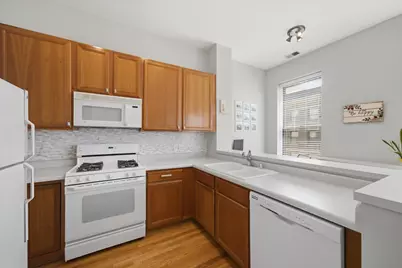 3175 N Lincoln Avenue #302, Chicago, IL 60657 - Photo 4