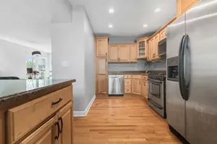 10813 Berkshire St, Westchester, IL 60154 - Photo 4