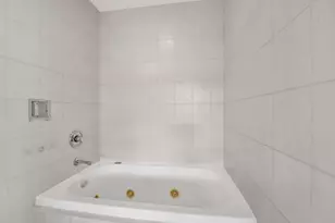 680 N Green St, Chicago, IL 60642 - Photo 18