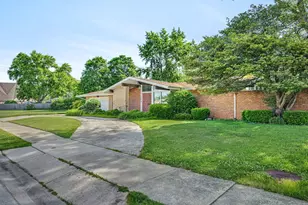 702 Palladium Dr, Joliet, IL 60435 - Photo 2