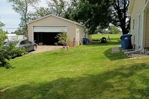 13 Bonnie Ln, Yorkville, IL 60560 - Photo 2
