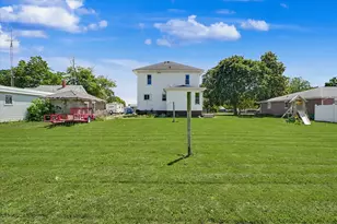 422 N 2nd St, Cissna Park, IL 60924 - Photo 26
