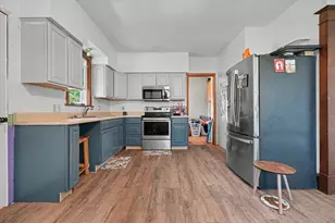 422 N 2nd St, Cissna Park, IL 60924 - Photo 10