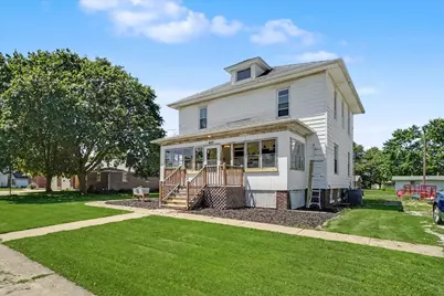 422 N 2nd Street, Cissna Park, IL 60924 - Photo 2