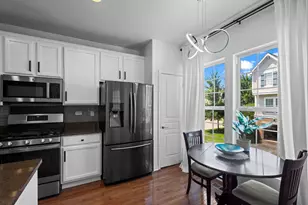 105 Arcadia Ln, Lake Zurich, IL 60047 - Photo 8