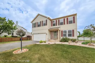 815 Willow St, Kirkland, IL 60146 - Photo 2