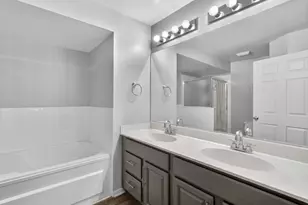 979 Huntington Dr, Elk Grove Village, IL 60007 - Photo 10