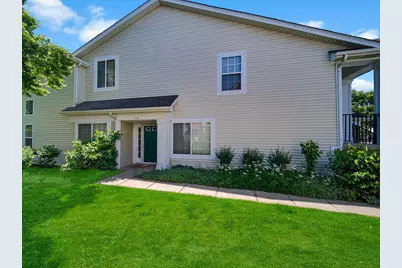 979 Huntington Drive #979, Elk Grove Village, IL 60007 - Photo 2