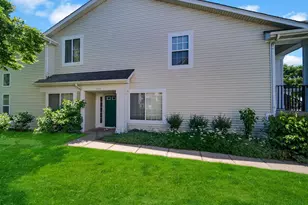 979 Huntington Dr, Elk Grove Village, IL 60007 - Photo 2