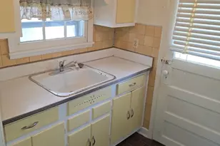 627 N 11th St, Dekalb, IL 60115 - Photo 38