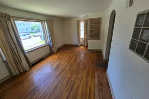 627 N 11th St, Dekalb, IL 60115 - Photo 16