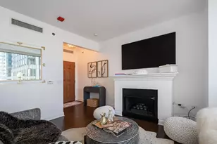21 E Huron St, Chicago, IL 60611 - Photo 4