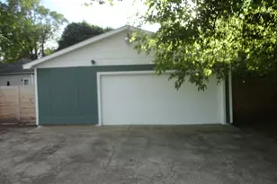 2305 Elisha Ave, Zion, IL 60099 - Photo 18