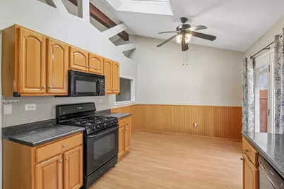 1913 Burr Oak Lane, Lindenhurst, IL 60046 - Photo 6