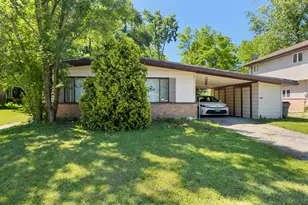 329 Somonauk St, Park Forest, IL 60466 - Photo 2