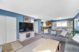 310 Maricopa Ln, Hoffman Estates, IL 60169 - Photo 4