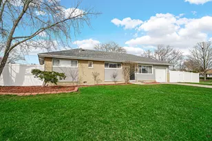 310 Maricopa Ln, Hoffman Estates, IL 60169 - Photo 2