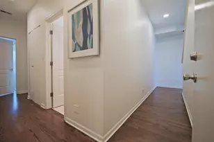 2524 N Willetts Ct, Chicago, IL 60647 - Photo 2