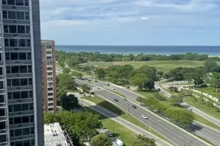 4250 N Marine Dr, Chicago, IL 60613 - Photo 2