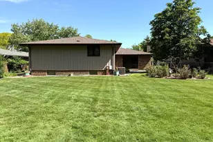 8733 Golfview Dr, Orland Park, IL 60462 - Photo 18