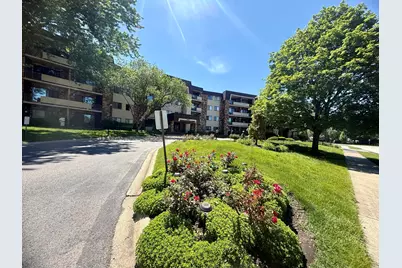 3350 N Carriageway Drive #318, Arlington Heights, IL 60004 - Photo 2