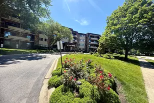 3350 N Carriageway Dr, Arlington Heights, IL 60004 - Photo 2