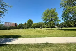 3350 N Carriageway Dr, Arlington Heights, IL 60004 - Photo 34