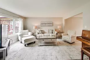 313 S Hi Lusi Ave, Mount Prospect, IL 60056 - Photo 6