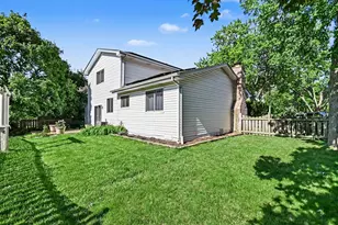 7 Blue Jay Ct, Woodridge, IL 60517 - Photo 18