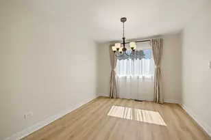 7 Blue Jay Ct, Woodridge, IL 60517 - Photo 6