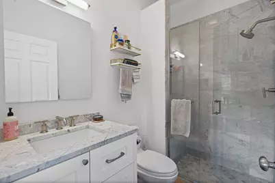 1433 W Belle Plaine Avenue #2E, Chicago, IL 60613 - Photo 10
