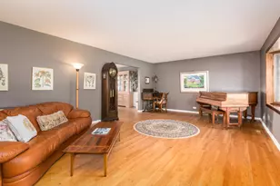 700 S Hamlin Ave, Park Ridge, IL 60068 - Photo 2