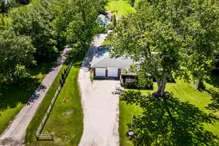 209 Woodrig Rd, Bloomington, IL 61704 - Photo 2