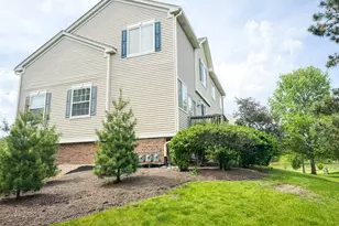 1758 Fredericksburg Ln, Aurora, IL 60503 - Photo 2