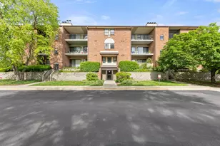 720 Weidner Rd, Buffalo Grove, IL 60089 - Photo 1