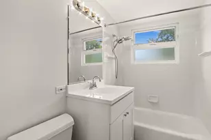 1107 E Elm St, Wheaton, IL 60189 - Photo 20
