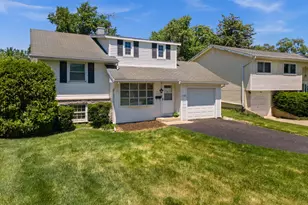 1107 E Elm St, Wheaton, IL 60189 - Photo 2