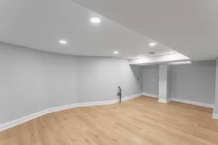 8252 S Calumet Ave, Chicago, IL 60619 - Photo 20