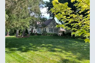 201 Devonshire Road, Tower Lakes, IL 60010 - Photo 2