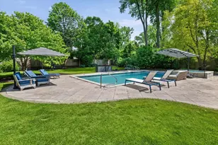 911 Oak Dr, Glencoe, IL 60022 - Photo 2