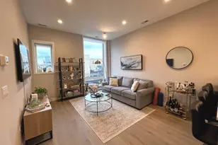 3757 N Sheffield Ave, Chicago, IL 60613 - Photo 2